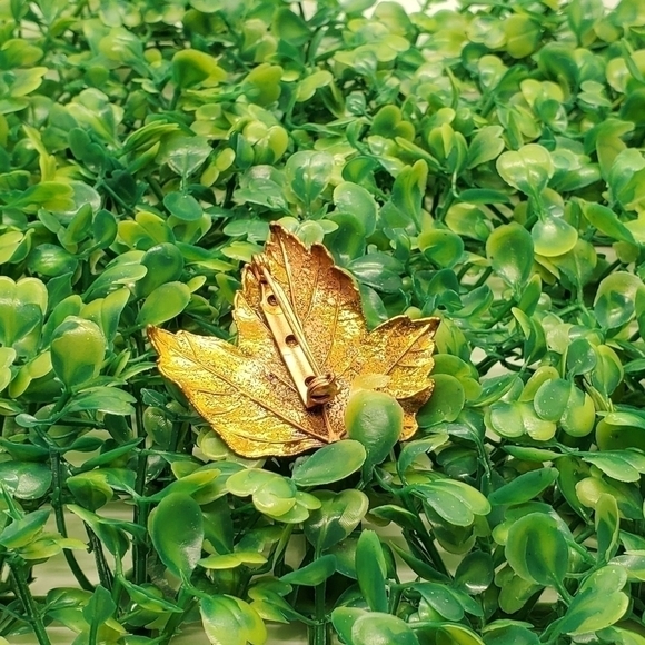 VTG Gold bronze dipped leaf maple tree brooch pin 2" x 1 3/4" - Picture 3 of 8